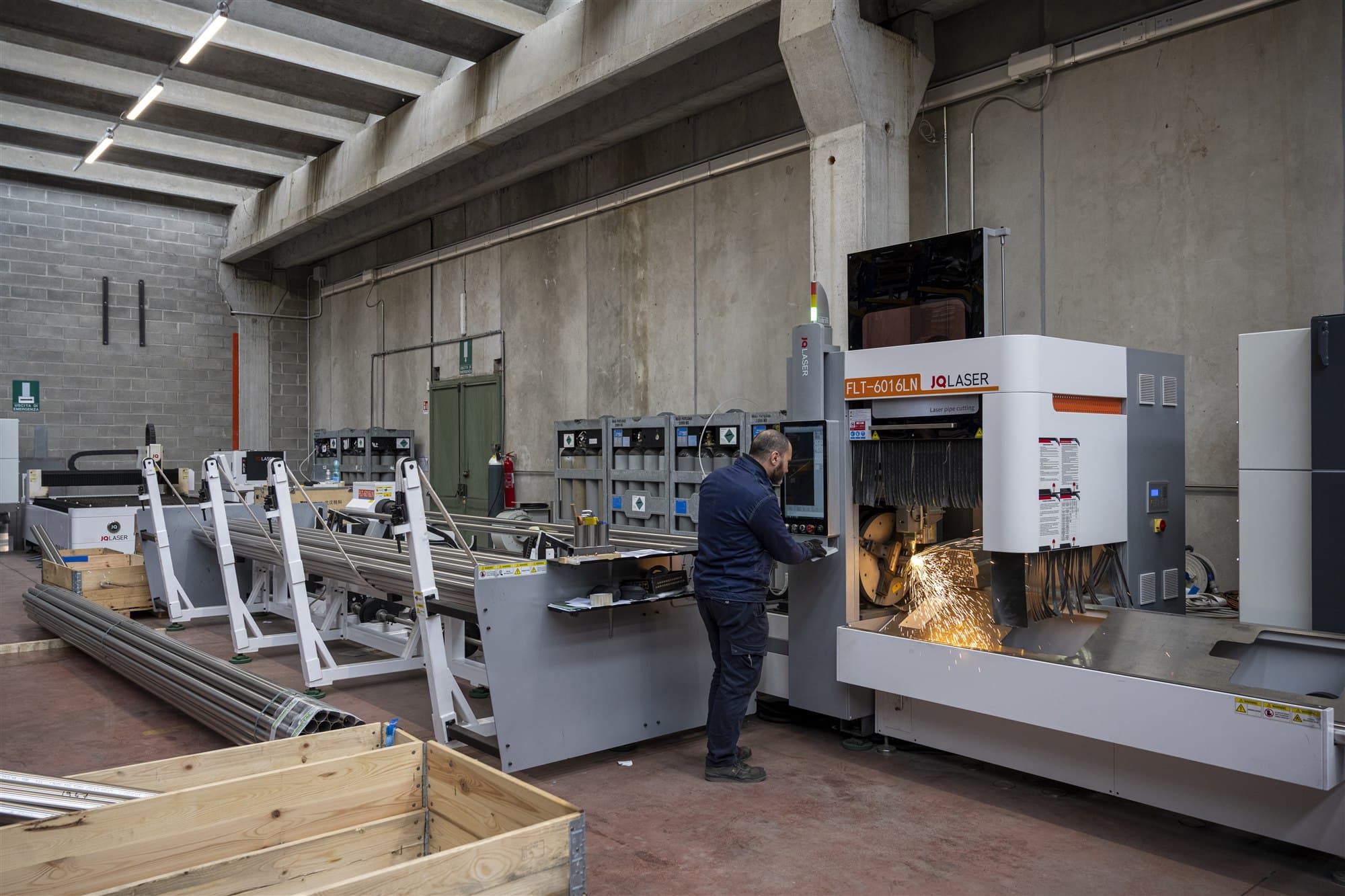 Laser process cell