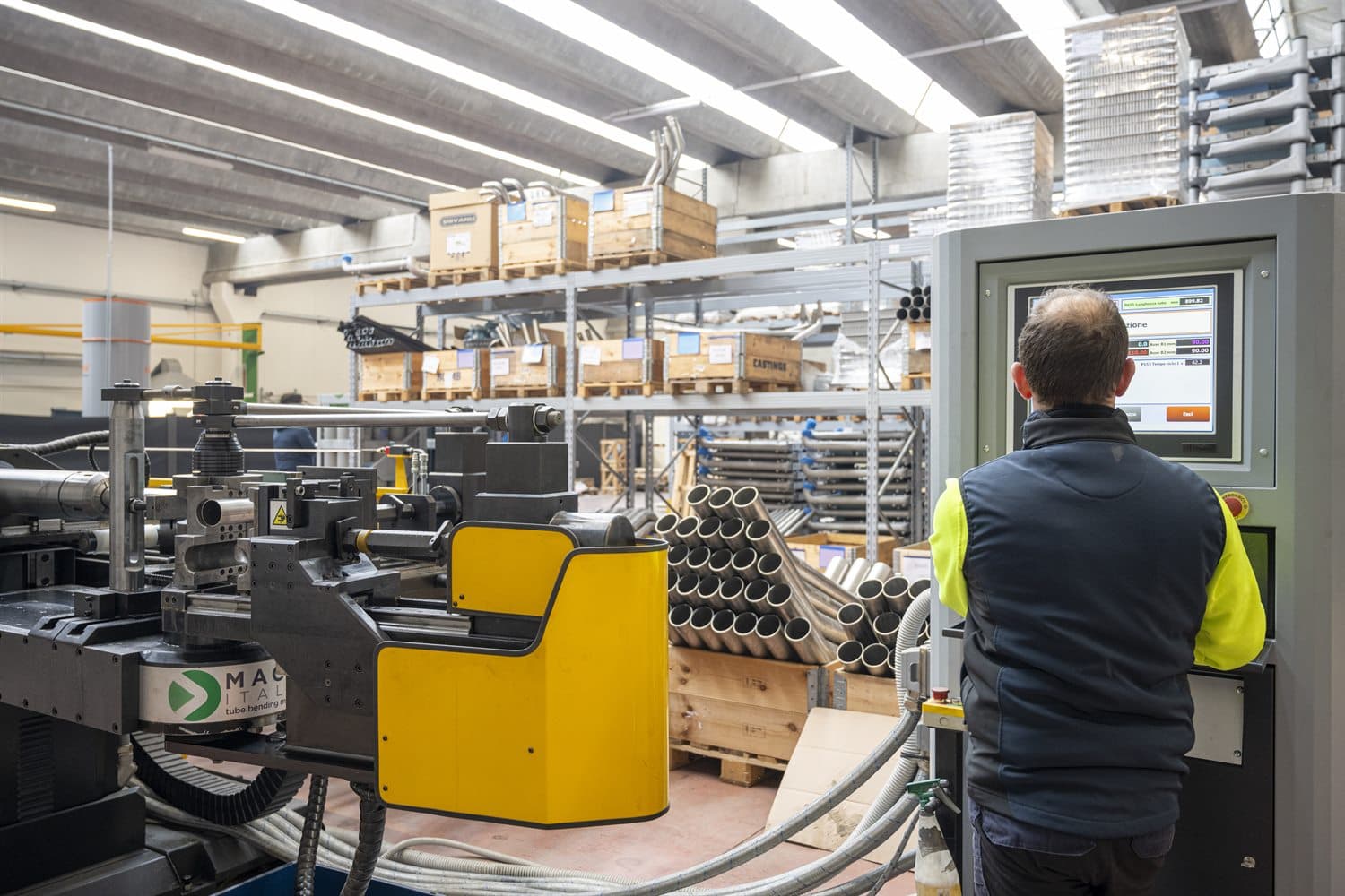 6-axis tube bending in operation