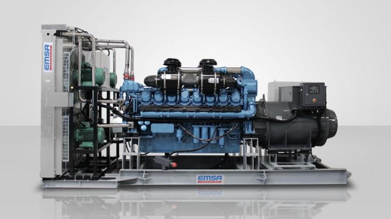 Integrated cooling unit with engine